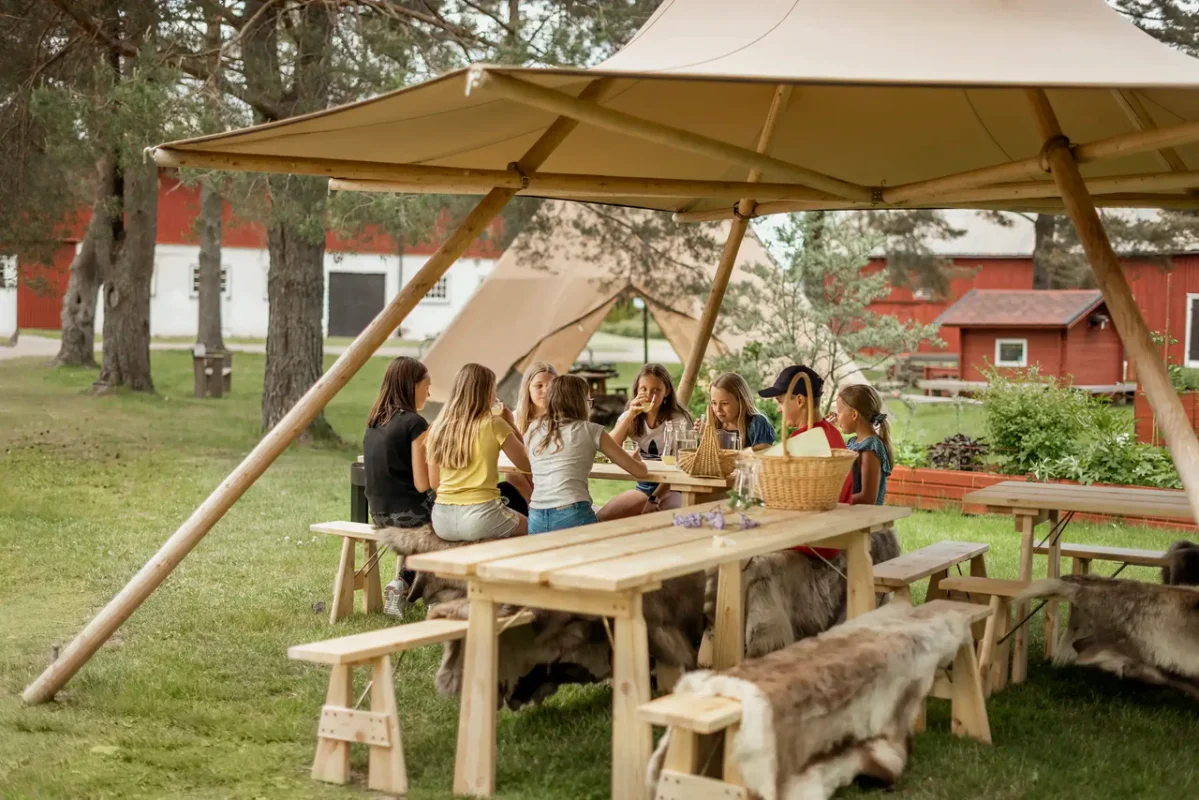 1055_nimbus_slideshow_outdoor_classroom